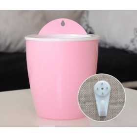 Pot de fleurs suspendu au mur